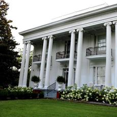 曆史悠久的亞當斯法國宅邸正在以75萬美元的價格出售，這是位於密西西比州阿伯丁的一處7000平方英尺的宏偉的戰前住宅，已被列入國家曆史名勝名錄。